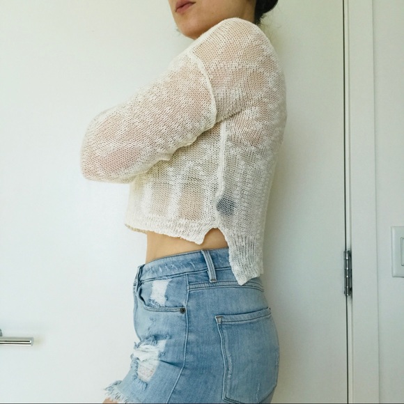 Adorable asymmetrical Lightweight White Sweater - Picture 2 of 9